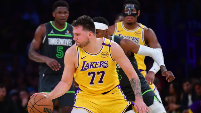 黄蜂三分球创队史新纪录，迈向新里程碑